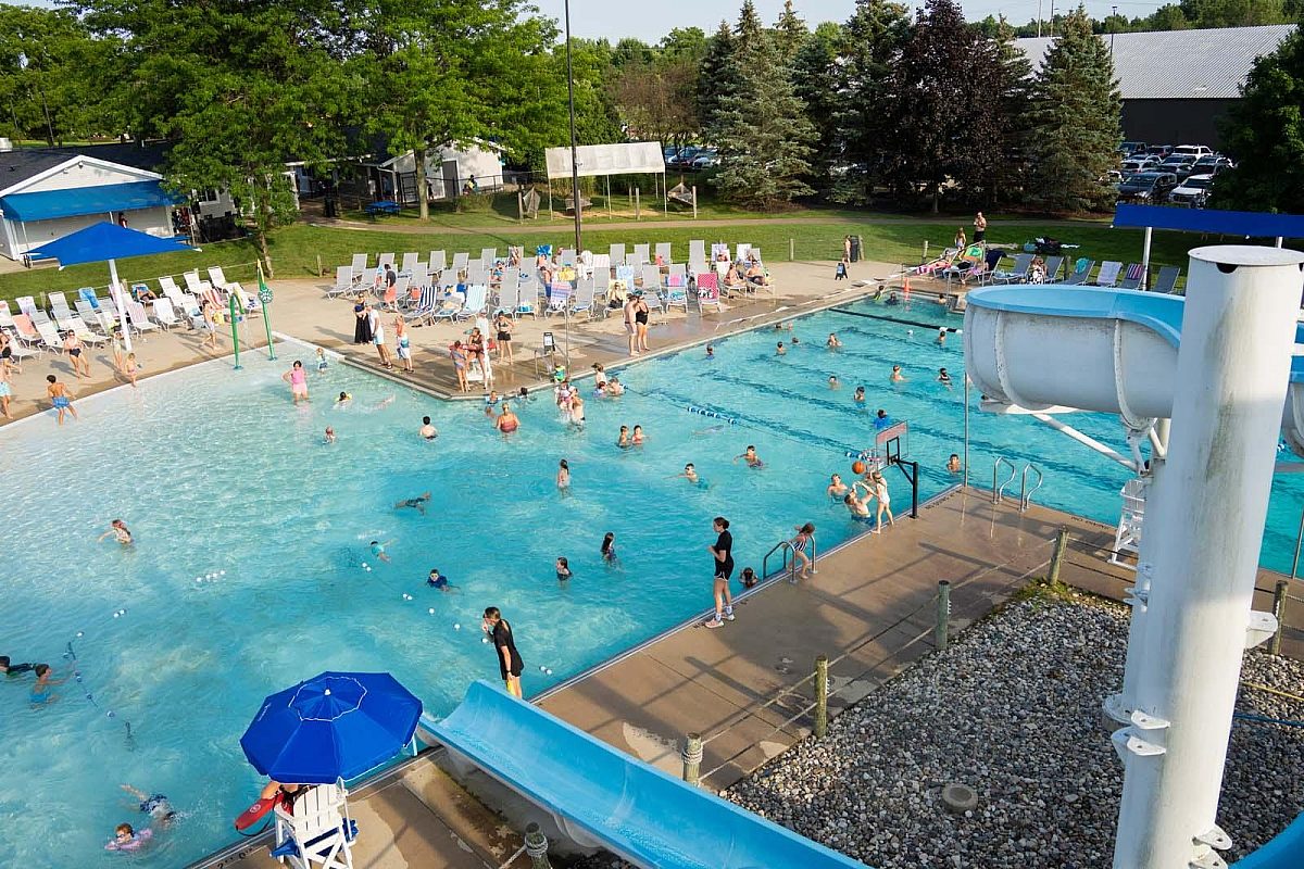 MVP Crahen, Outdoor Pool