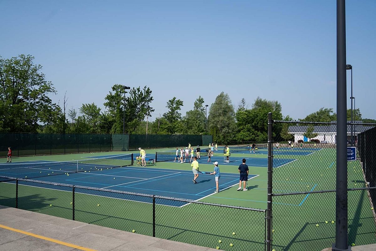 MVP Crahen_10 under tennis